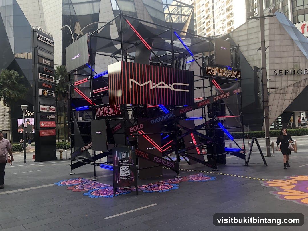 MAC Cosmetics Pop-Up Installation