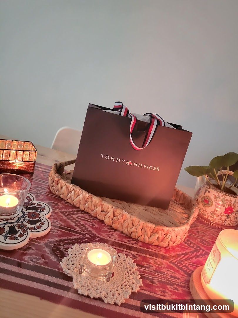 Tommy Hilfiger Shopping Bag with Candles