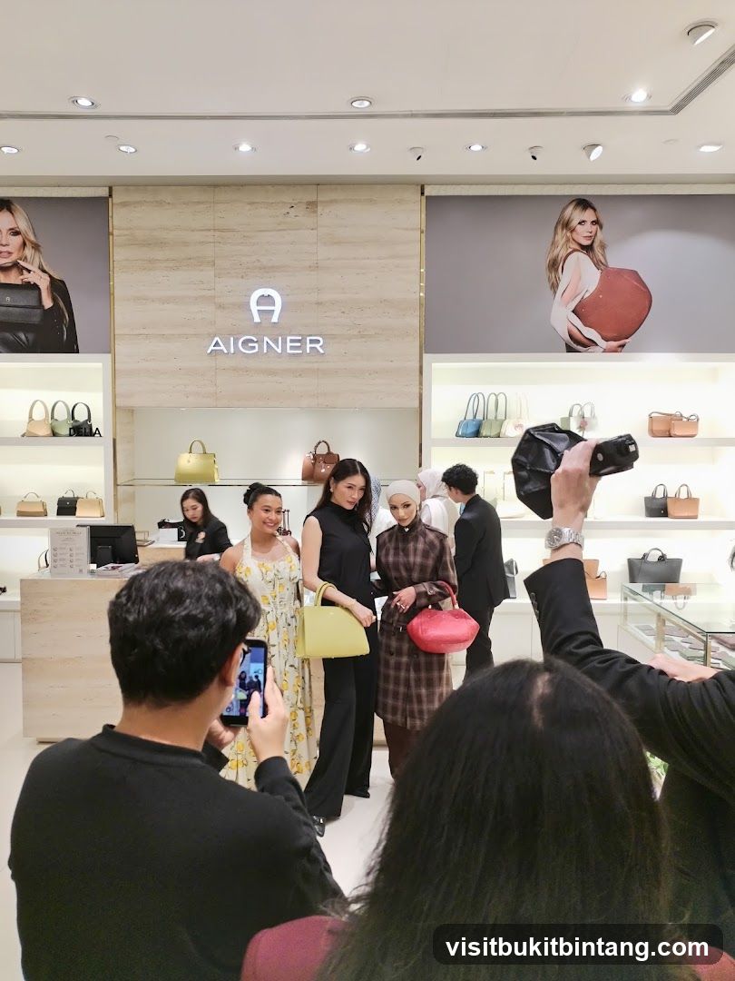 Aigner Store Display