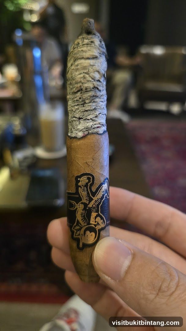 Cigar with Band