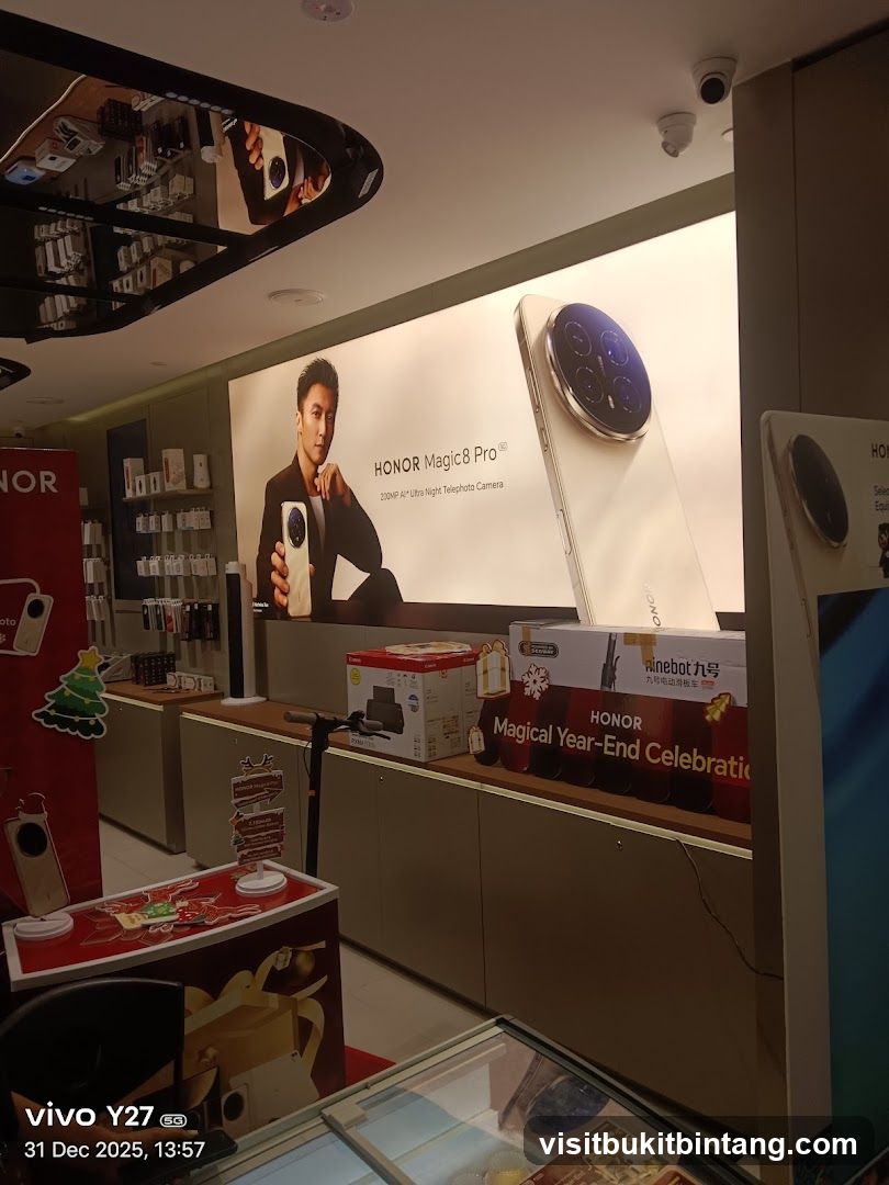 HONOR Store Interior