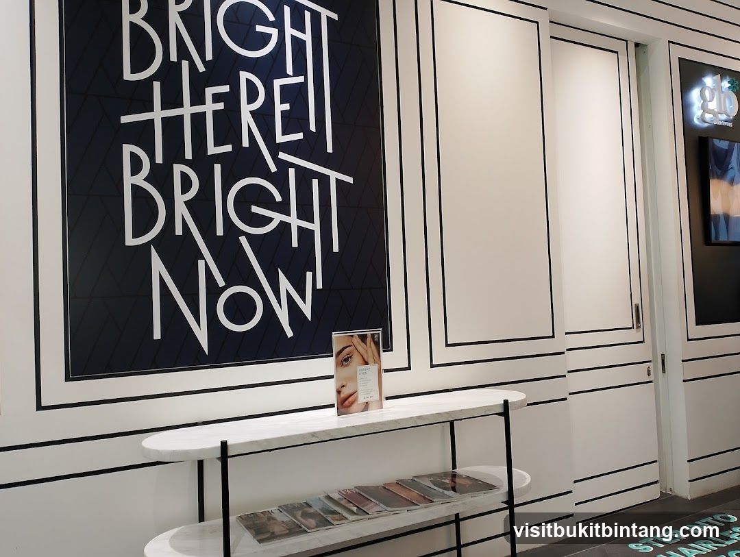 Interior with motivational text and display shelf