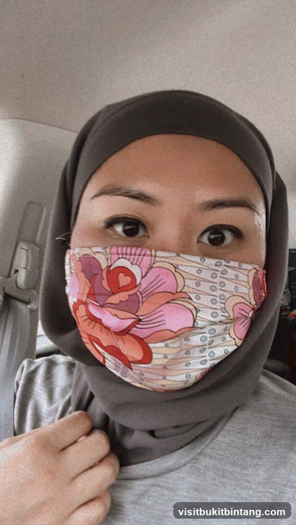 Woman wearing a face mask