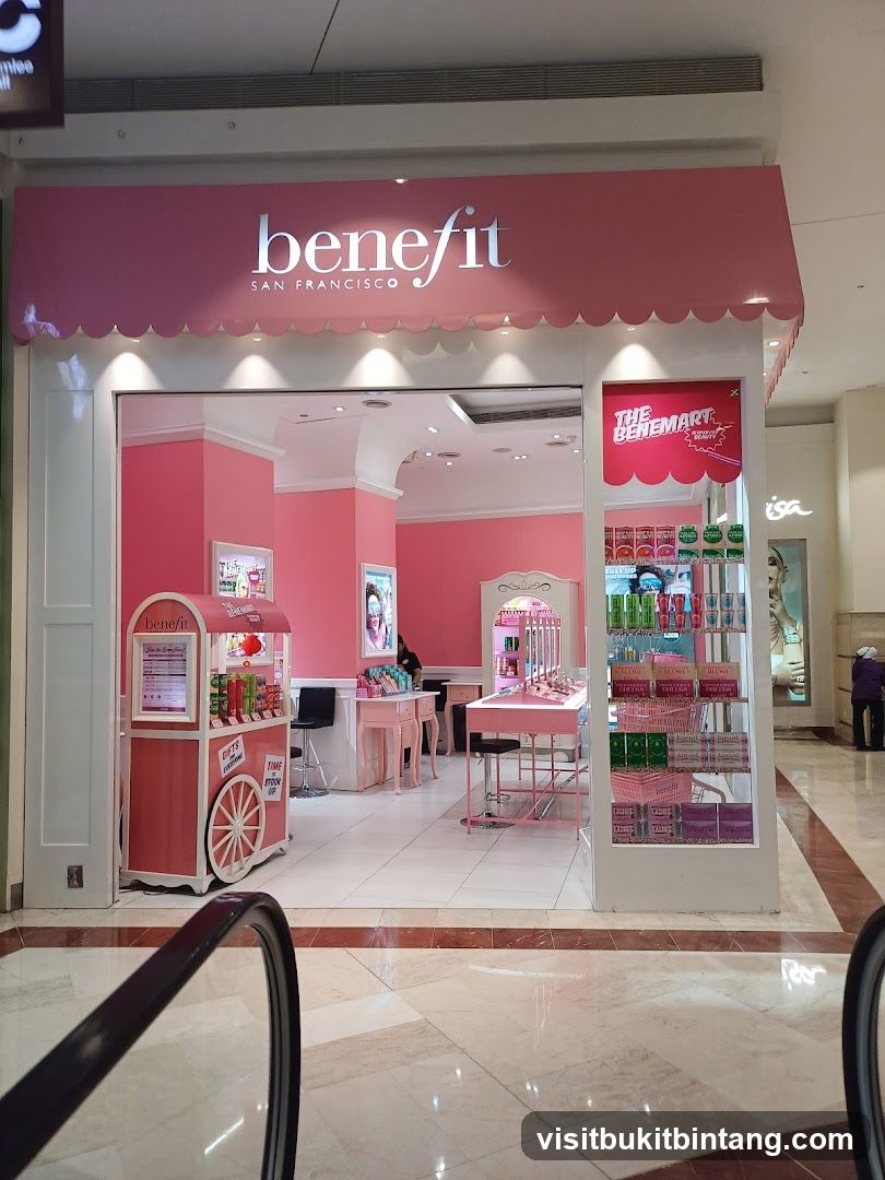 Benefit Cosmetics Boutique & BrowBar lounge