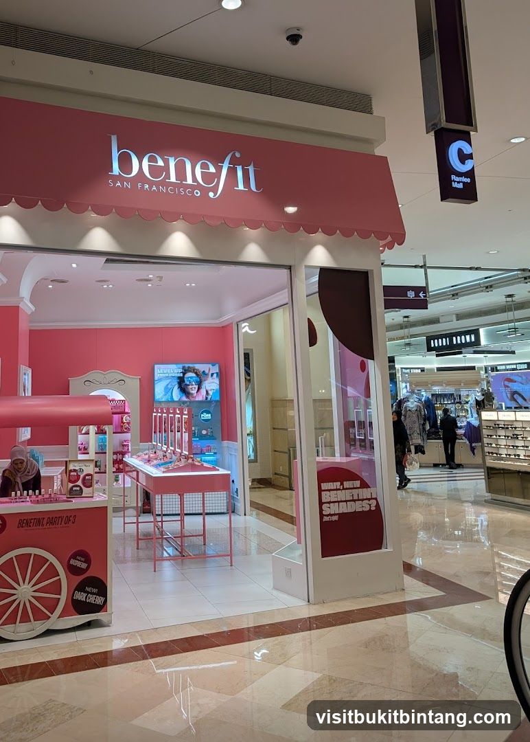 Benefit Cosmetics Boutique & BrowBar lounge