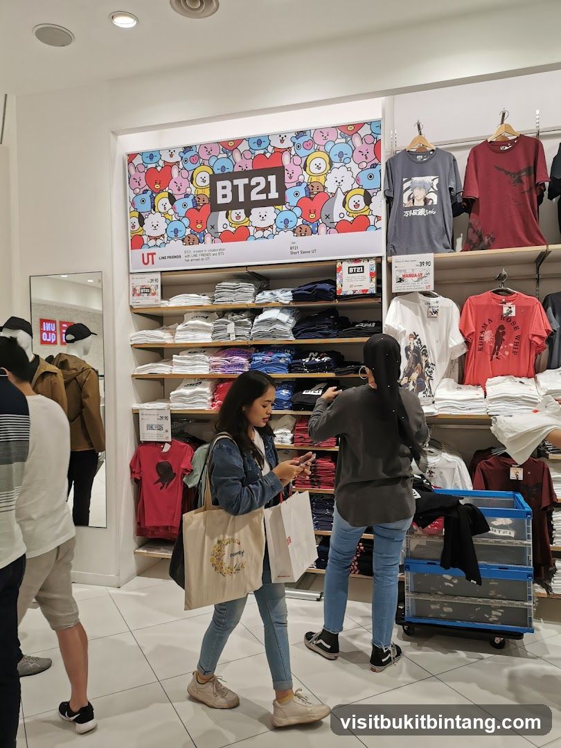 Uniqlo BT21 Merchandise Display