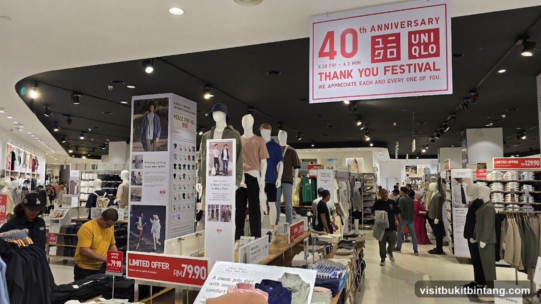 Uniqlo Store Interior