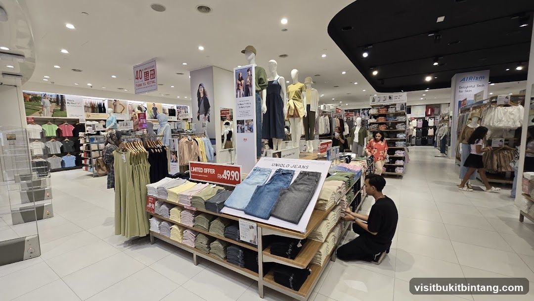 Uniqlo Store Interior