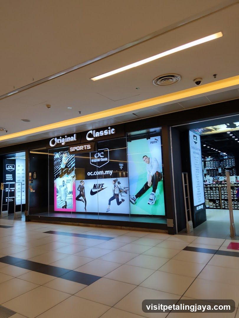 Shopping Mall Storefront Display