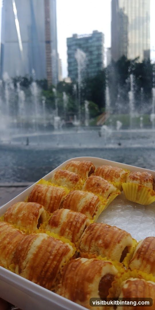 Pineapple Tarts with Fountain Background