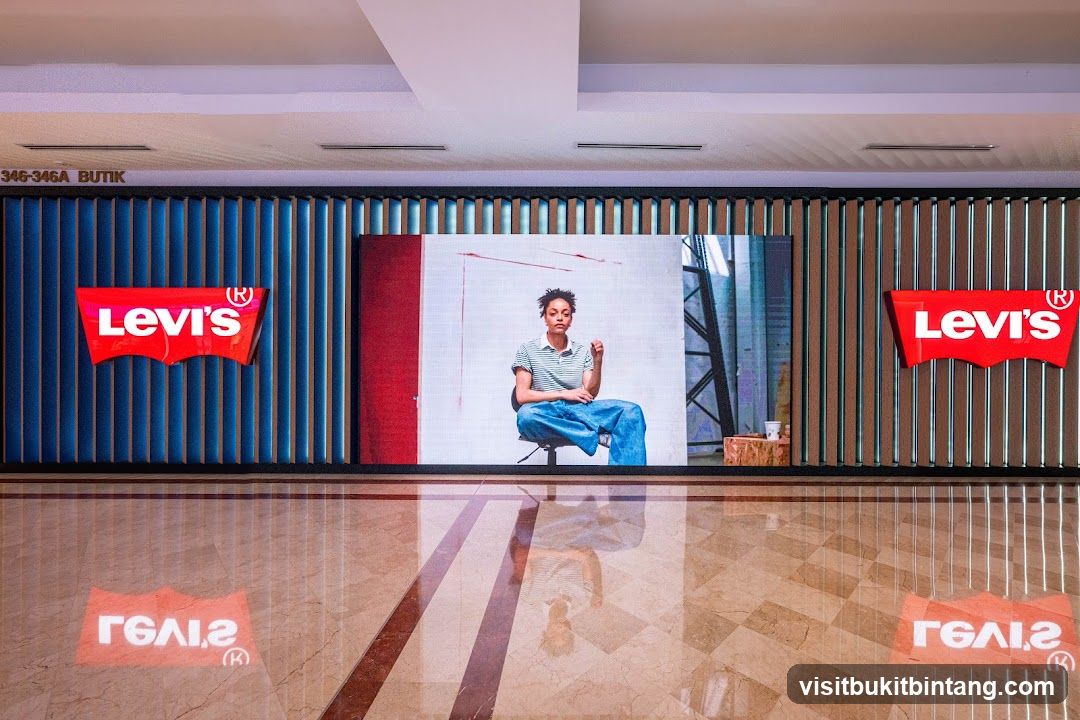 Levi's Store Display