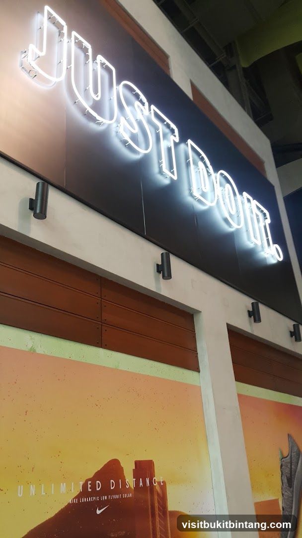 Nike Store Exterior