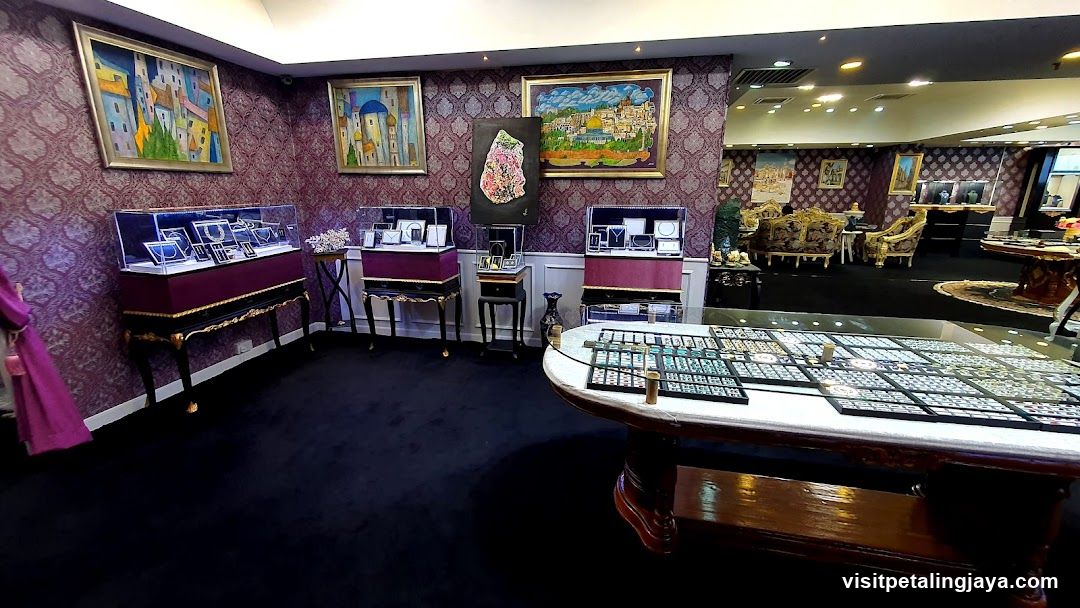 Jewelry Store Interior Display