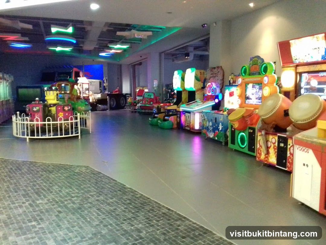 Holiday Planet @ Mid Valley