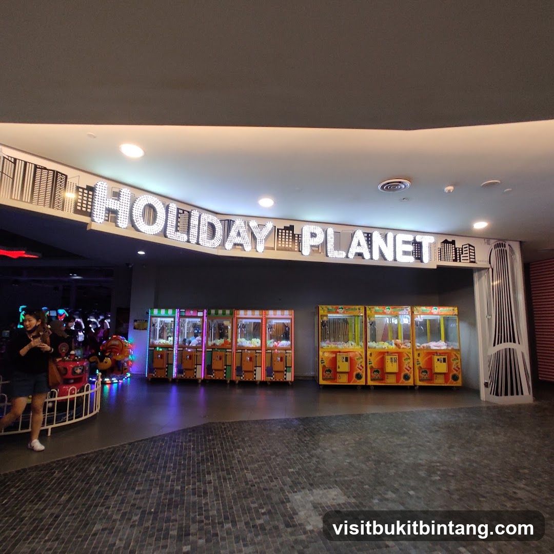 Holiday Planet @ Mid Valley