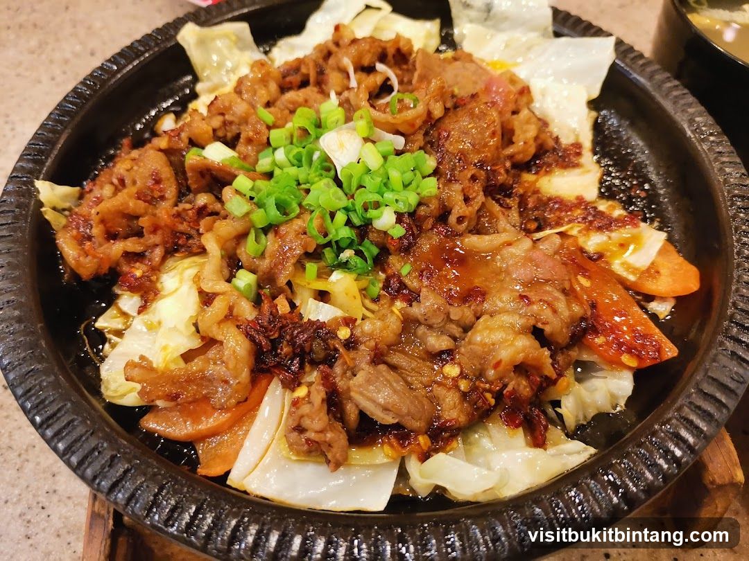 Spicy Beef and Cabbage Dish