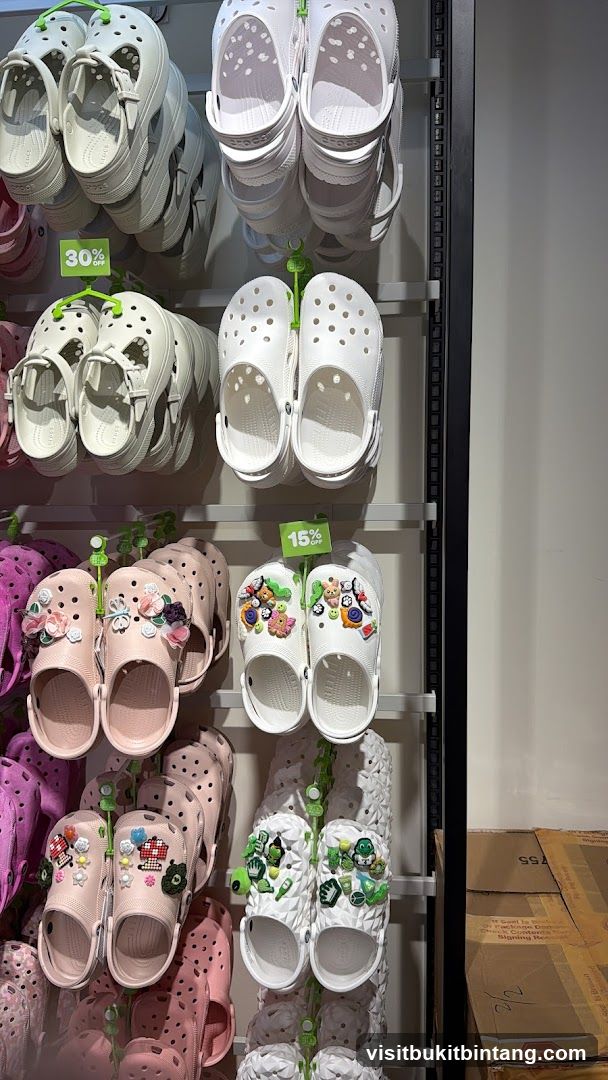 Crocs Gurney Plaza