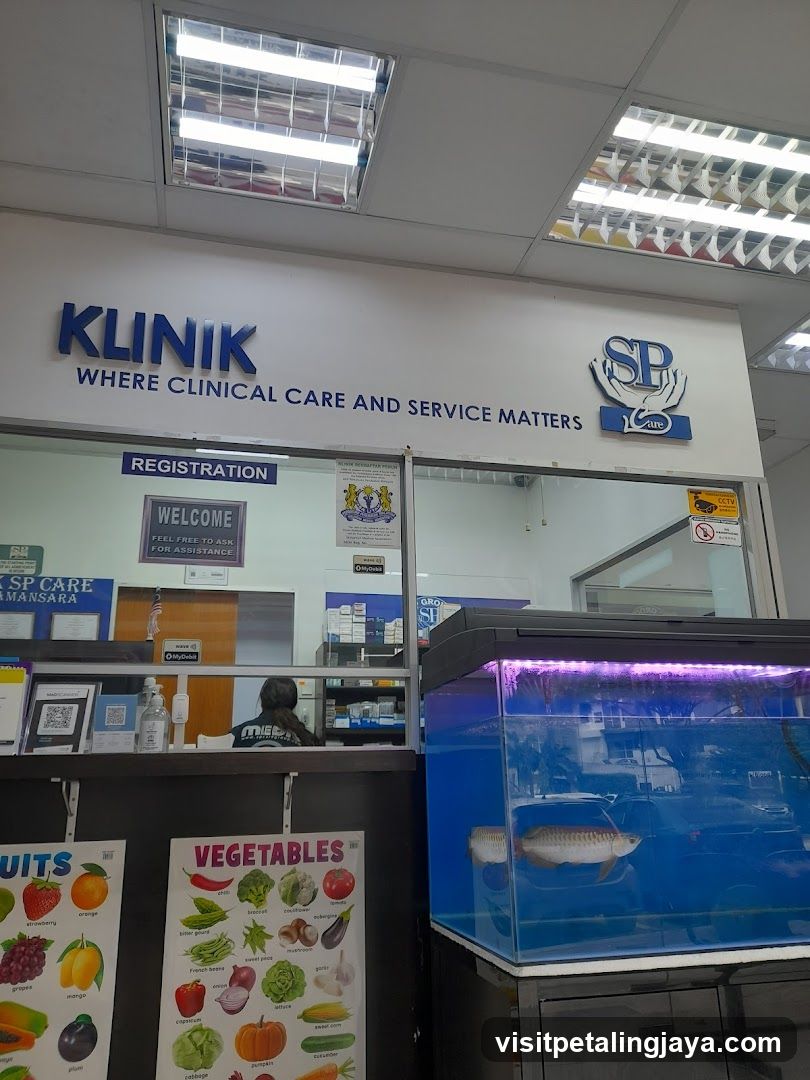 Klinik Reception Area with Aquarium Display