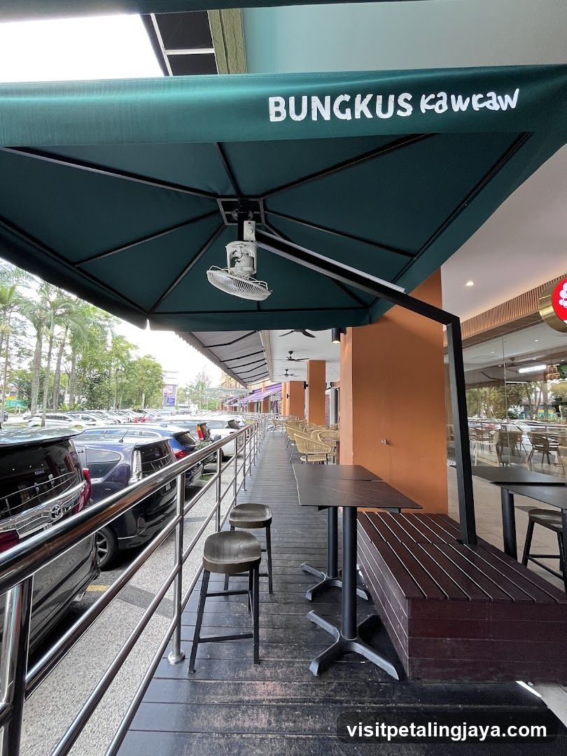 Bungkus Kawcaw Outdoor Seating Area
