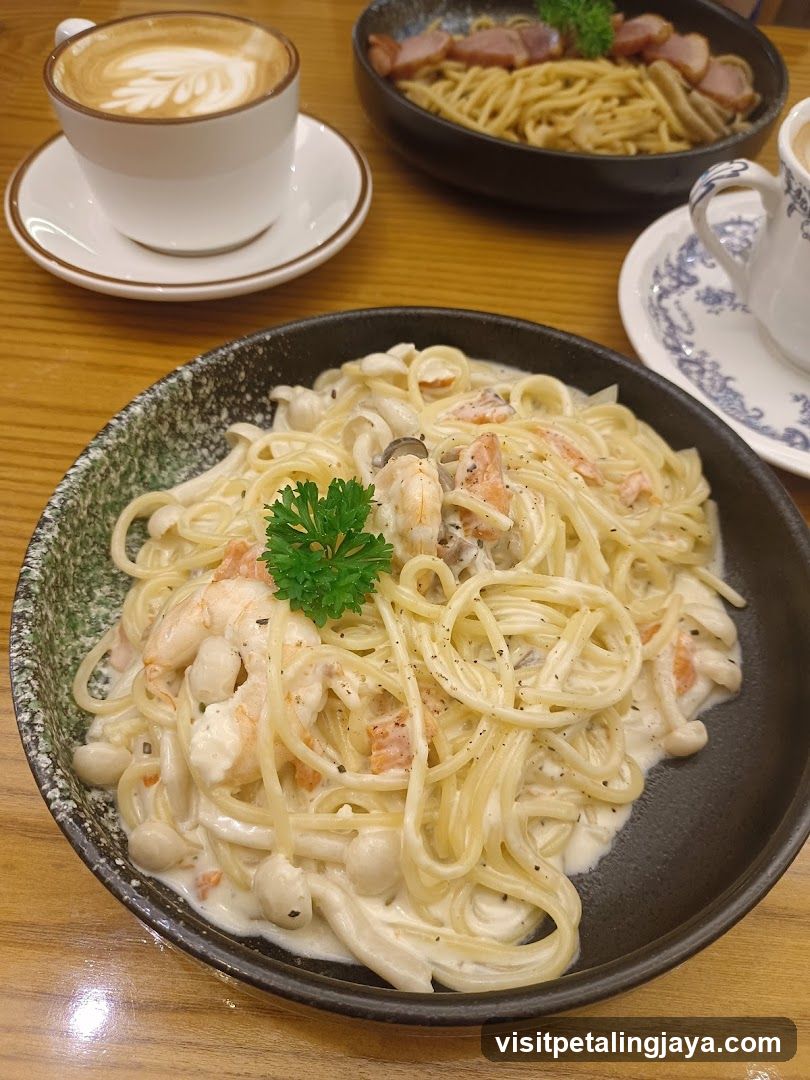 Creamy Pasta with Shrimp and Enoki Mushrooms