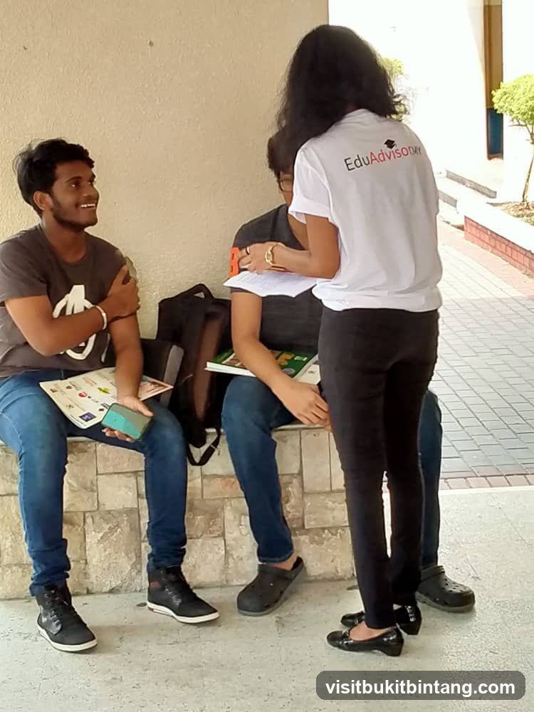 Students interacting with an advisor