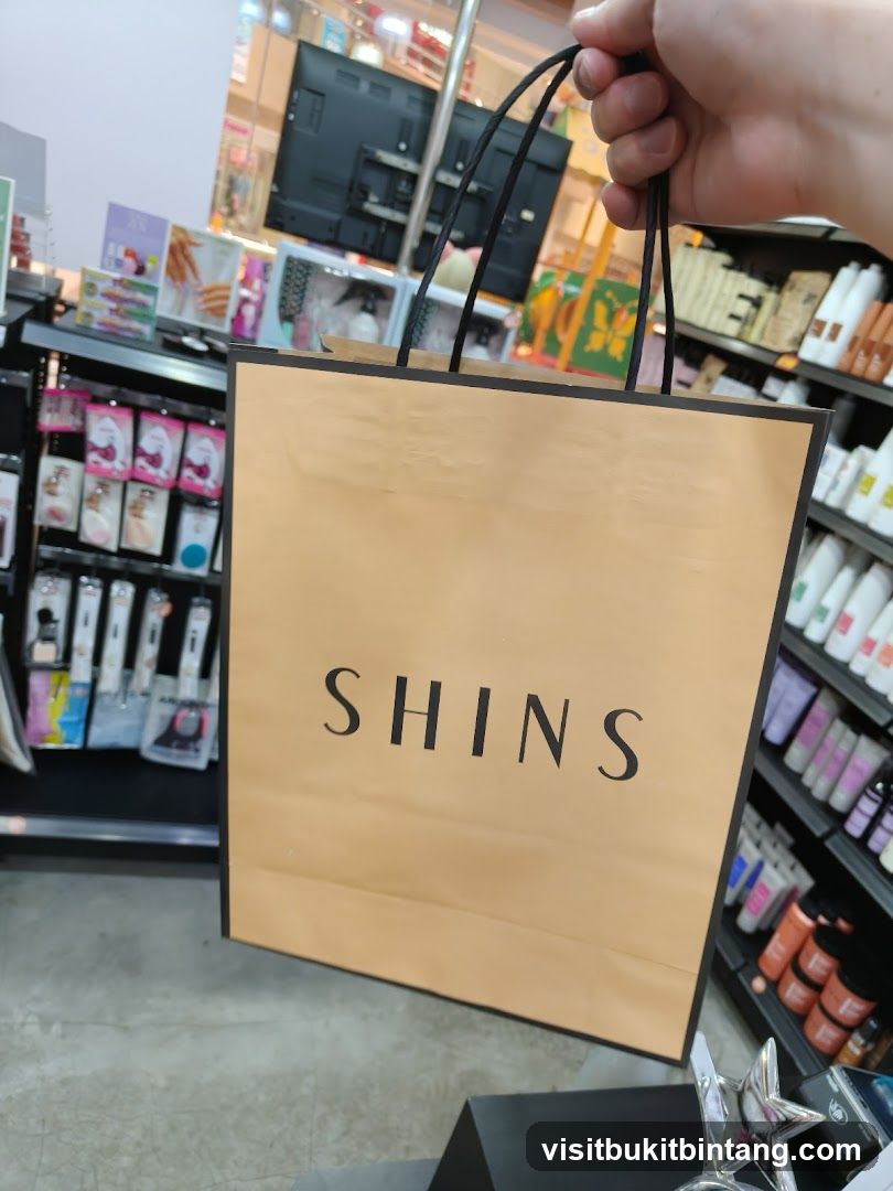 Shopping Bag with "SHINS" Logo