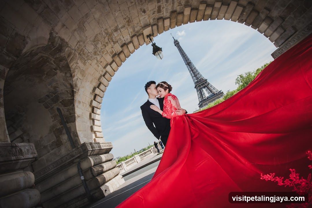 Parisian Romance Under the Arch
