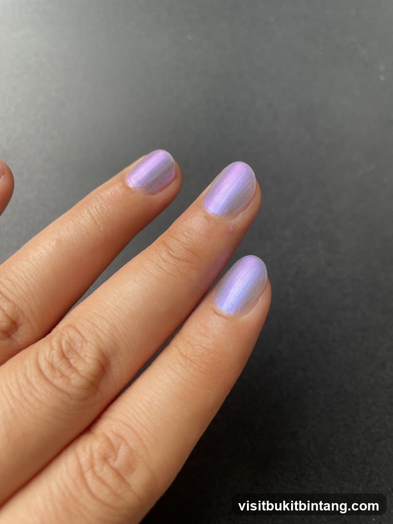 Nails with iridescent polish