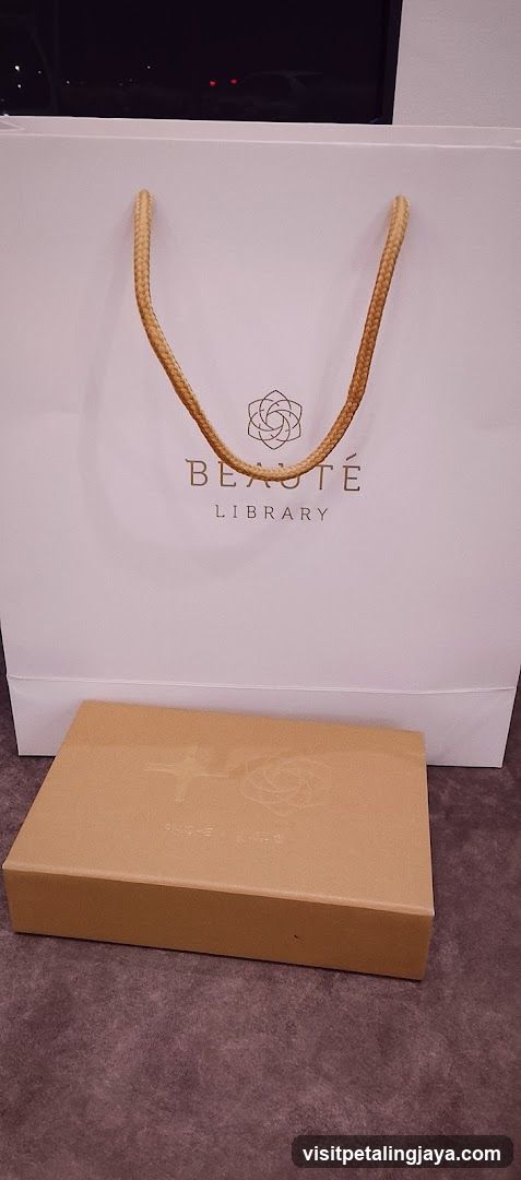 Beauté Library Shopping Bag and Box