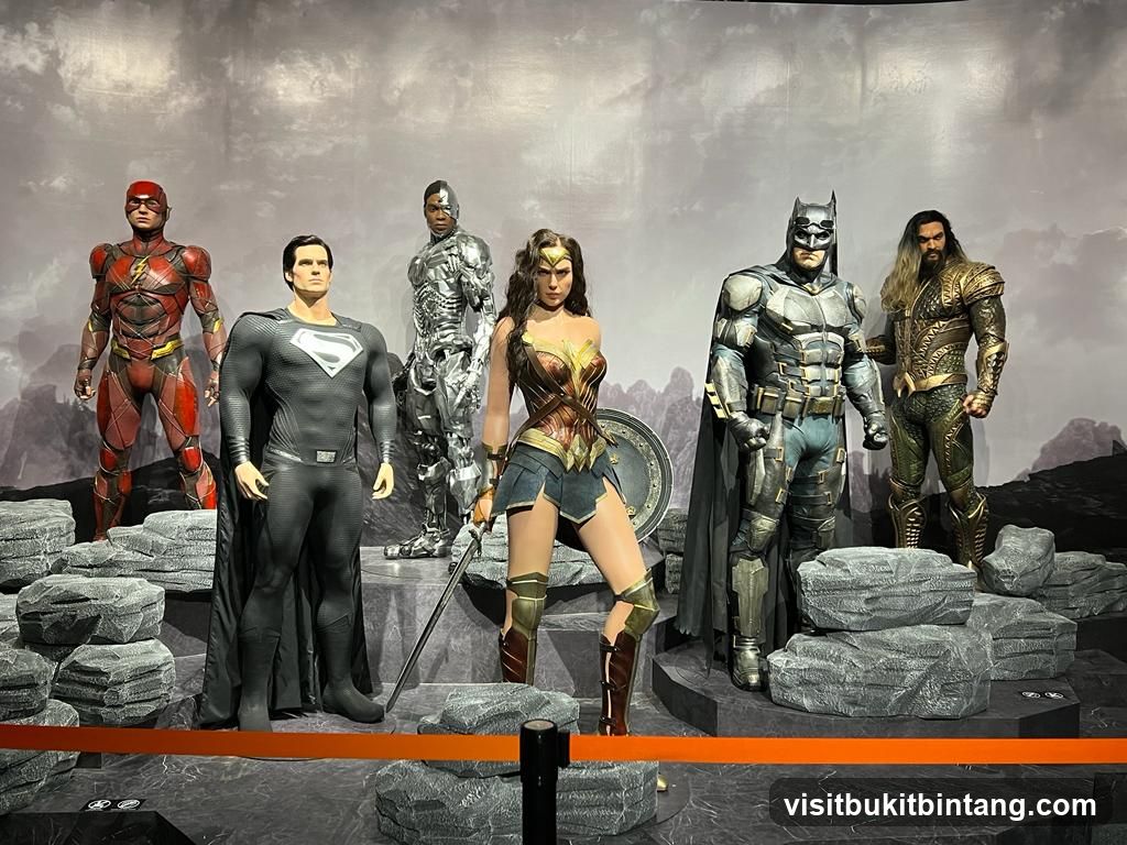 Justice League Statues