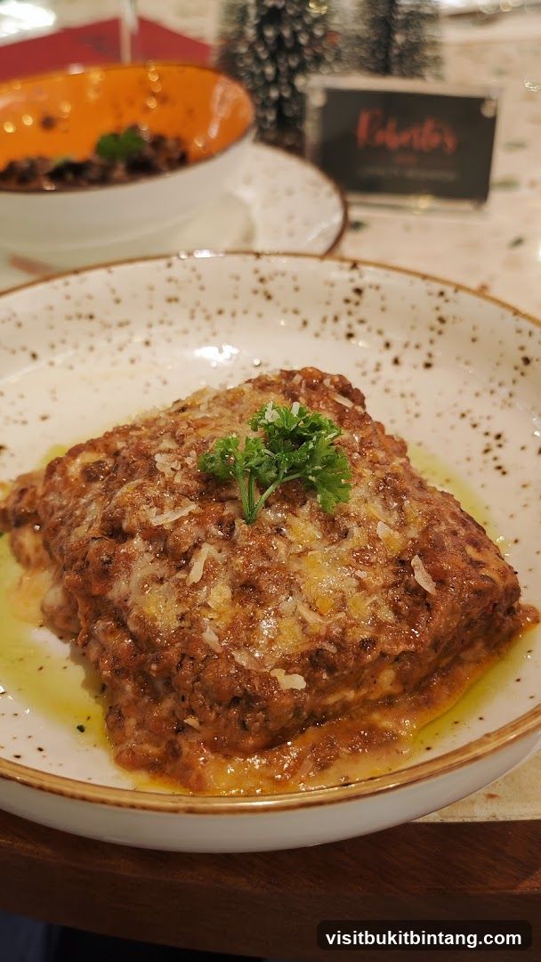 Lasagna with Meat Sauce