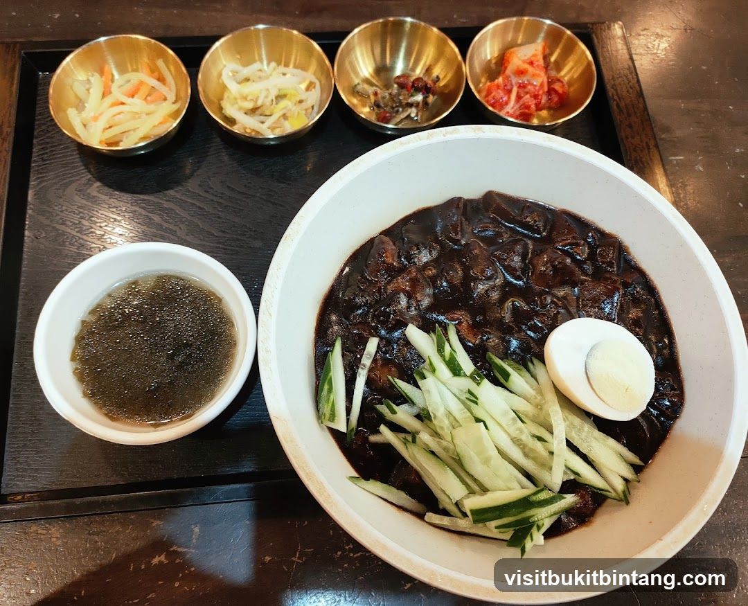 Jajangmyeon with Side Dishes