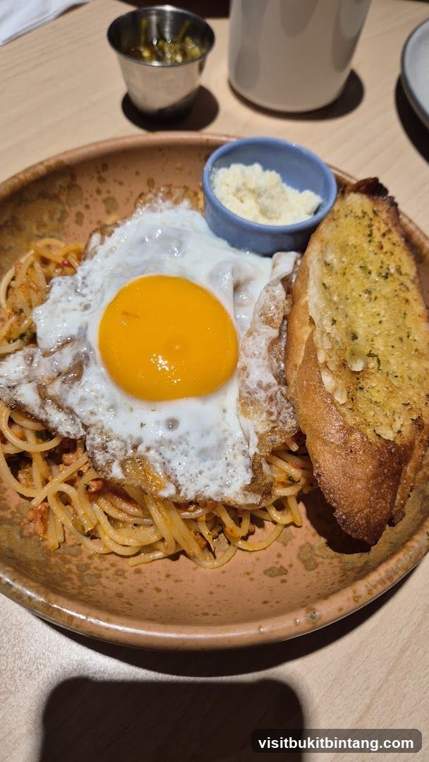 Spaghetti with Fried Egg and Garlic Bread