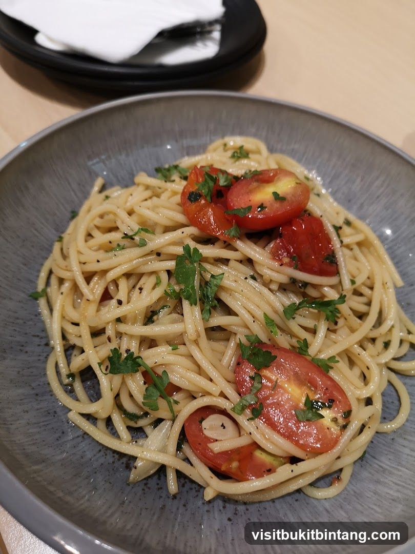 Spaghetti with Tomatoes and Parsley