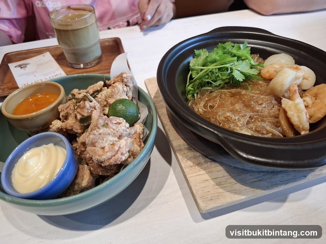 Fried Chicken and Seafood Noodles