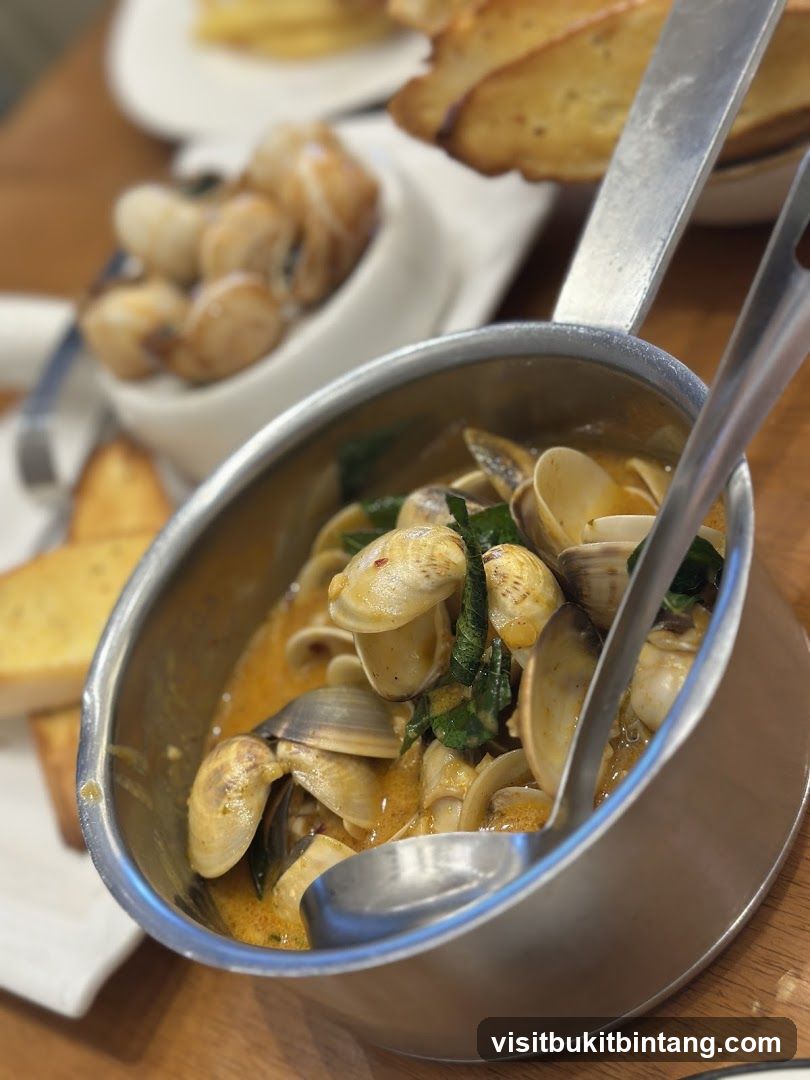 Clams in Sauce with Bread