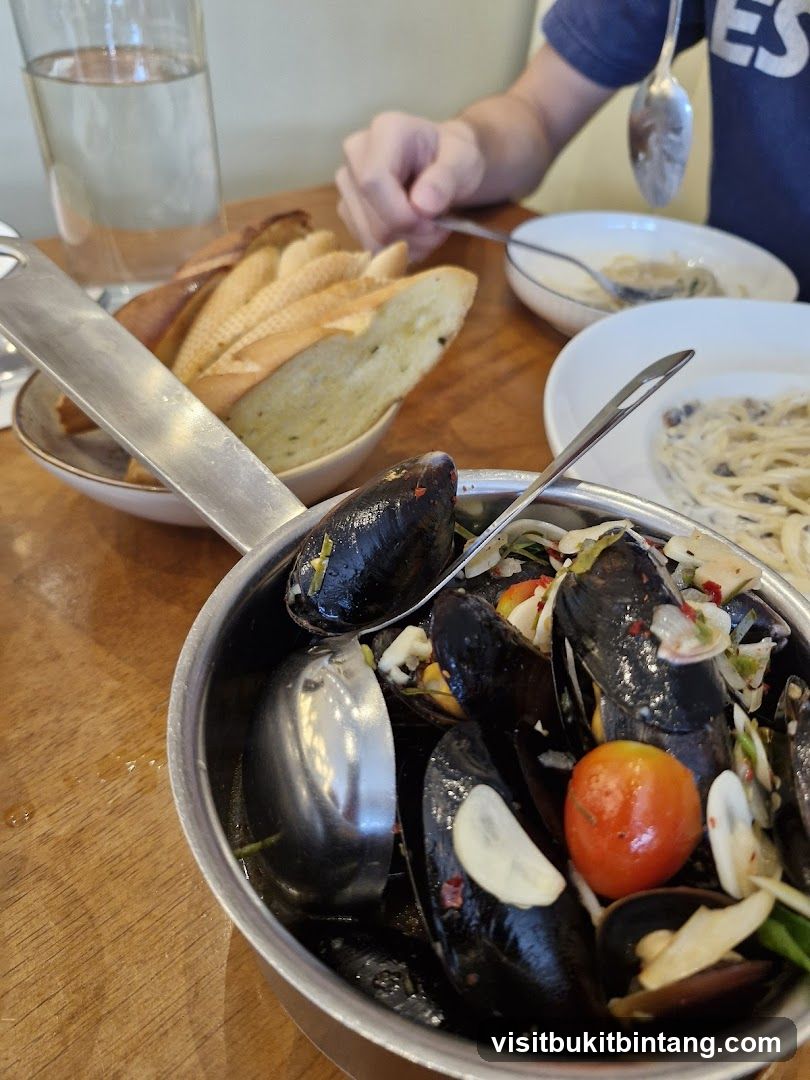 Mussels and Bread