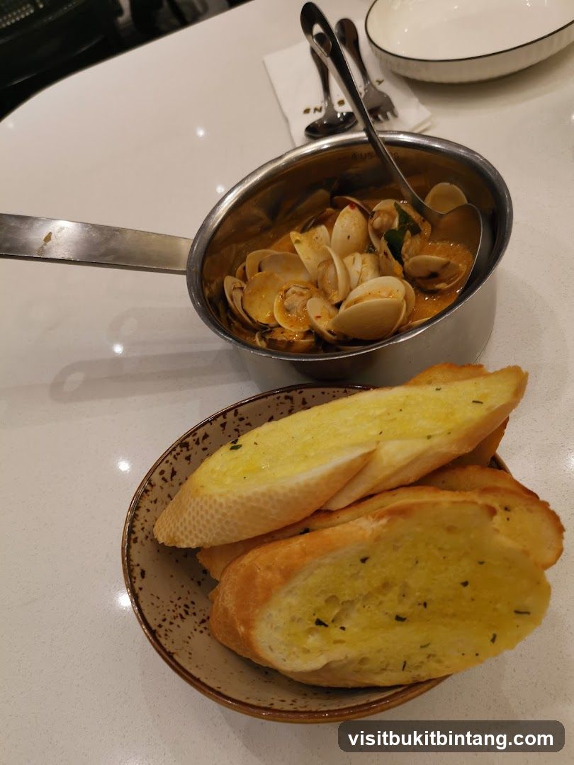 Clams and Garlic Bread