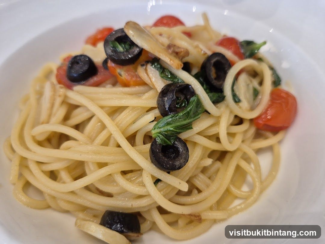 Spaghetti with Olives and Tomatoes