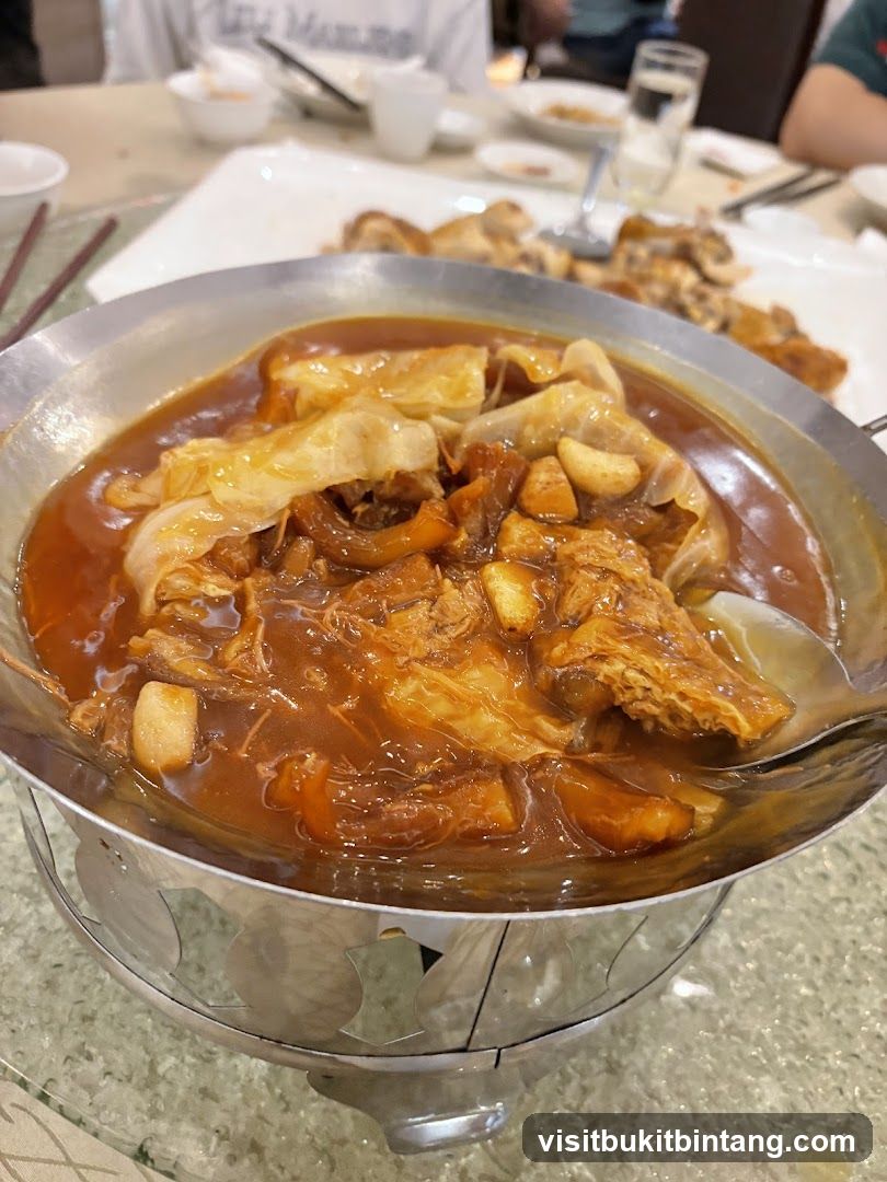 Braised Dish with Cabbage and Garlic