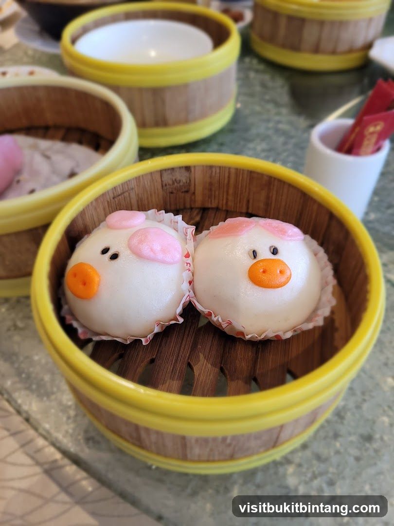 Pig-shaped steamed buns