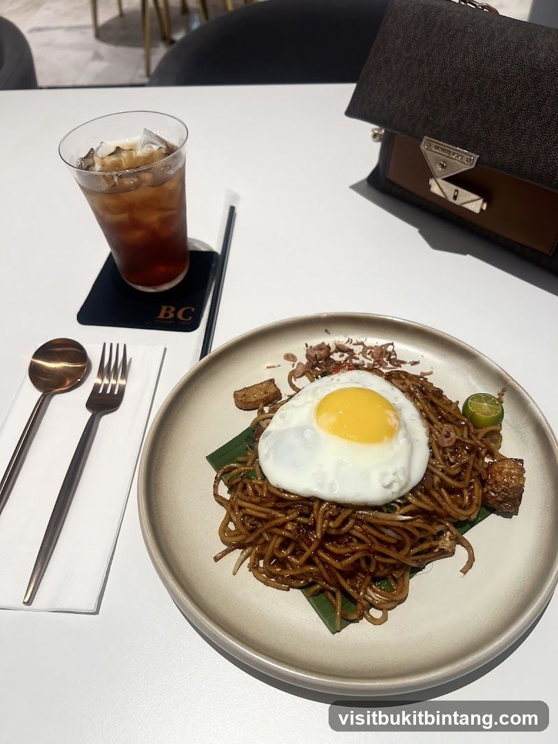 Noodles with Fried Egg and Iced Tea