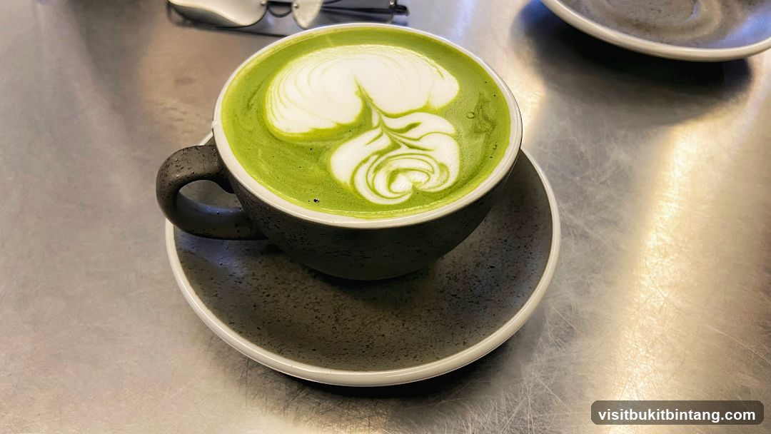 Matcha Latte with Latte Art