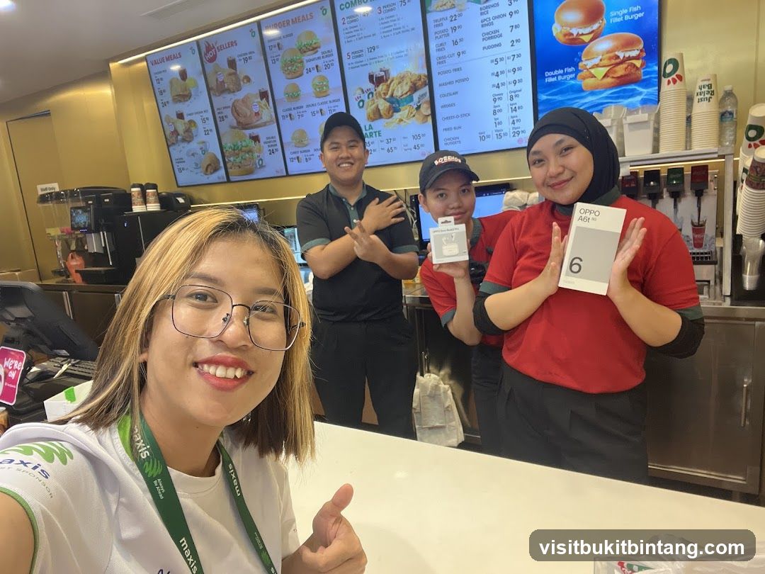 Fast Food Restaurant Staff with Prizes