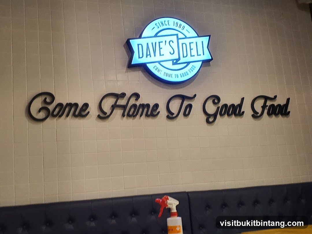 Dave's Deli Signage