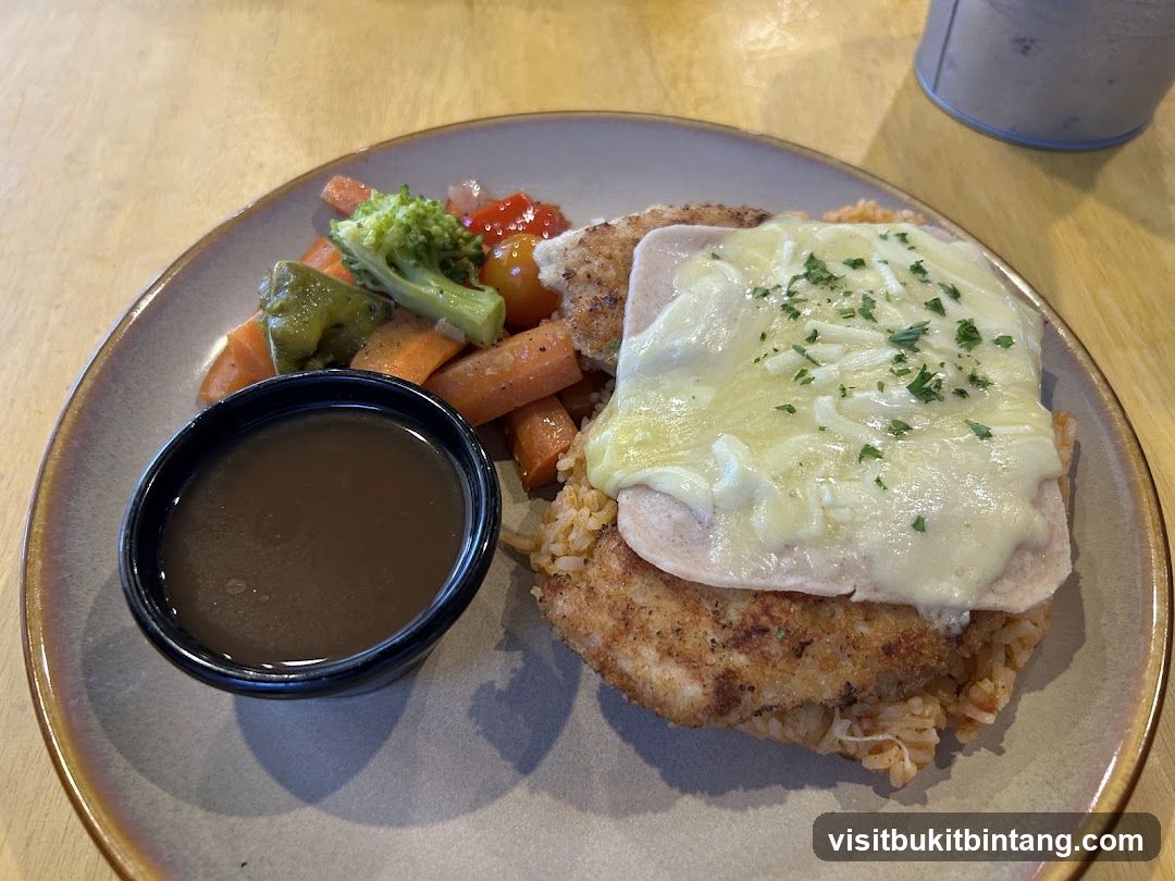 Chicken dish with vegetables and gravy