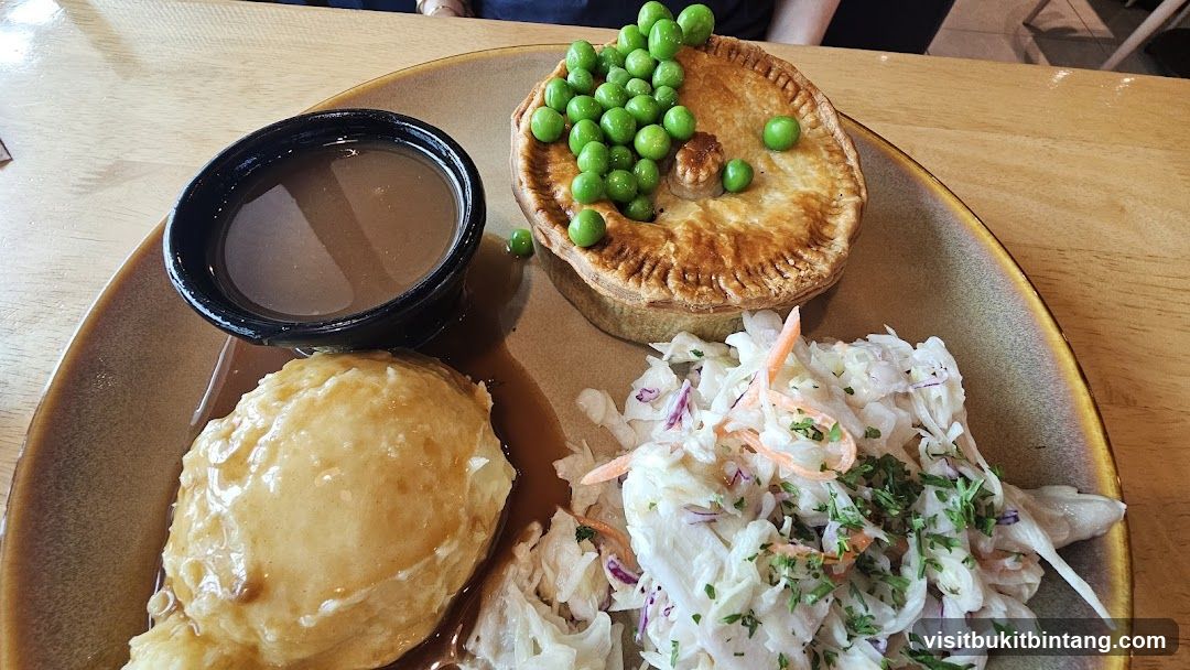 Pie with Mashed Potatoes and Coleslaw