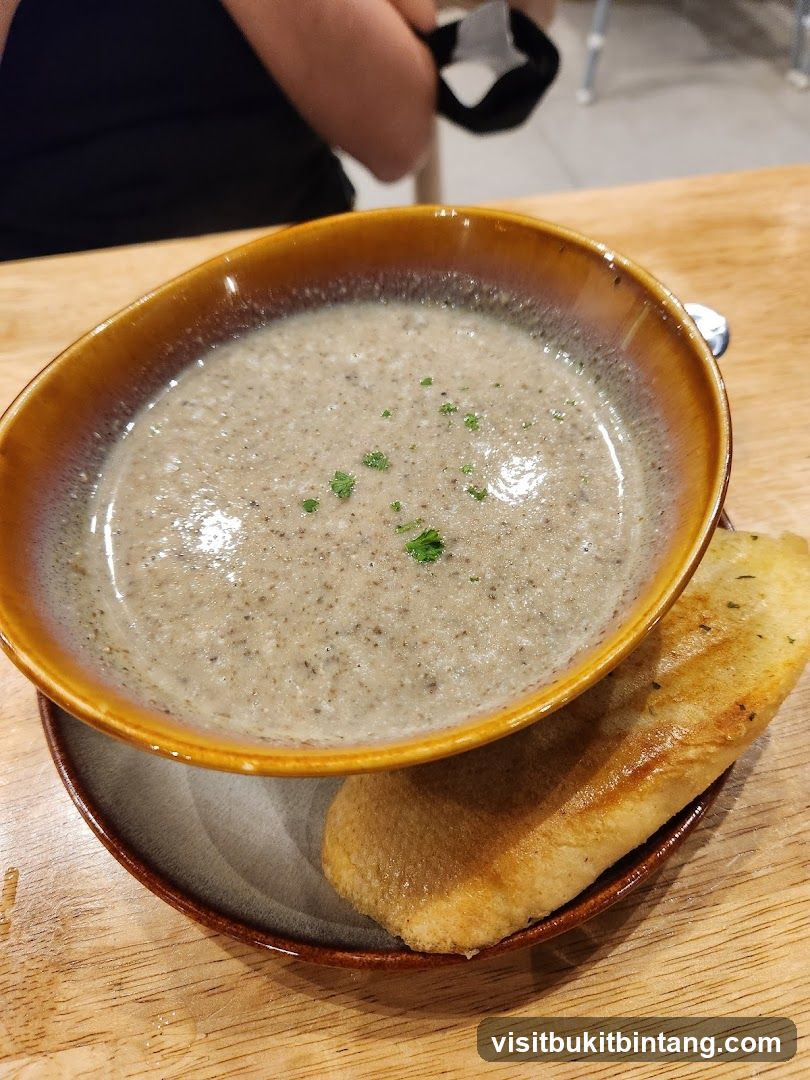 Mushroom Soup with Garlic Bread