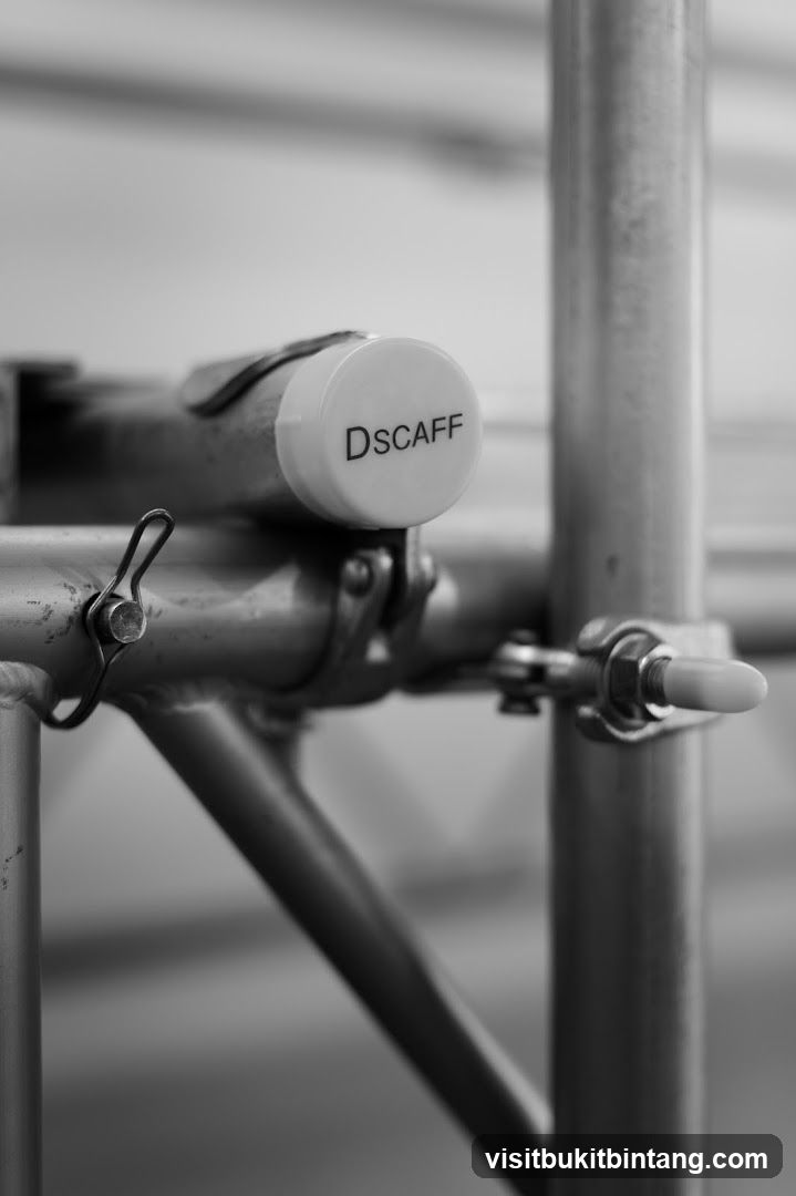 Scaffolding component with label