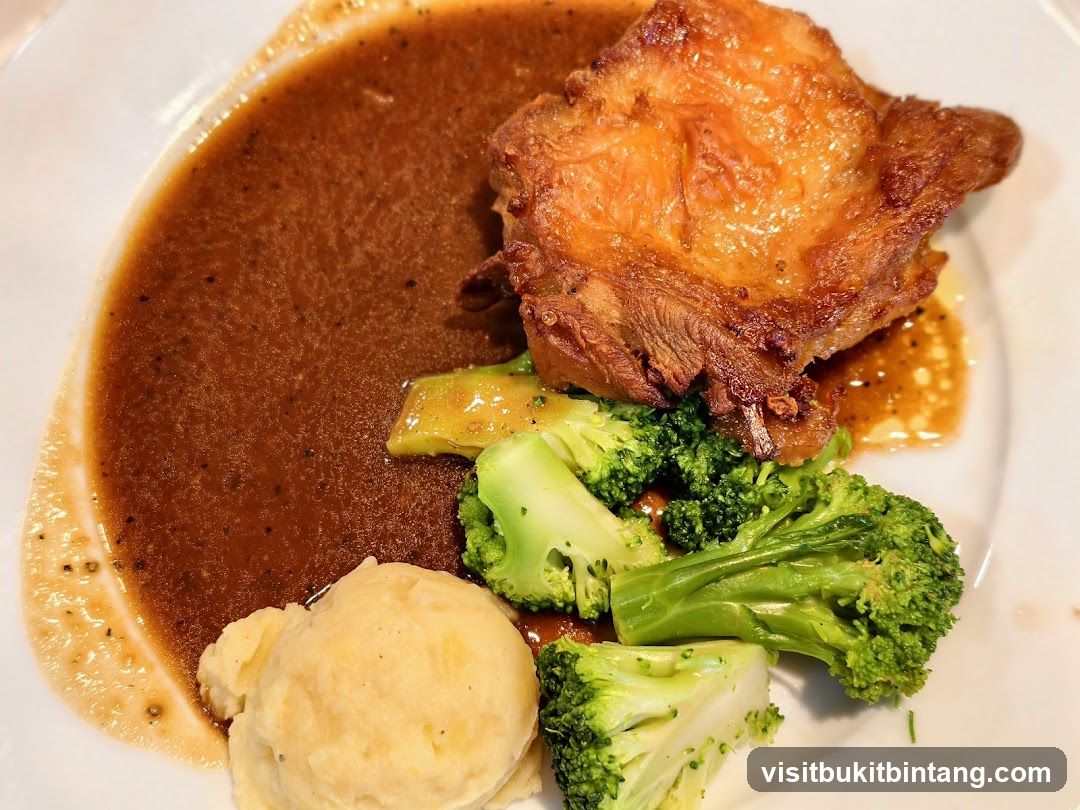 Chicken with Mashed Potatoes and Broccoli